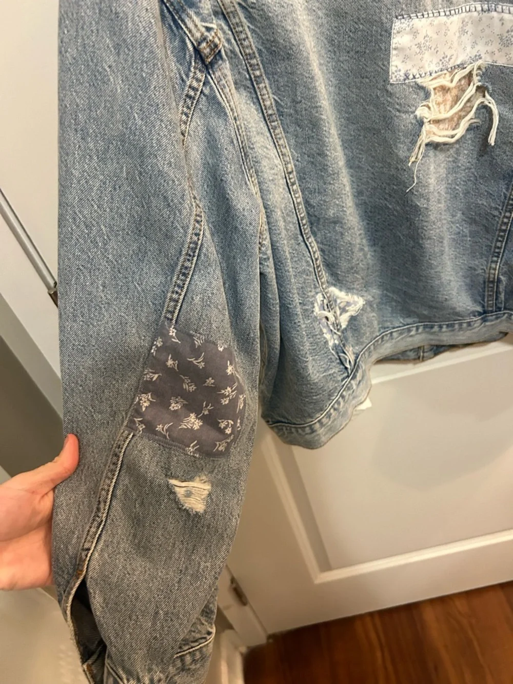 American Eagle Patchwork Denim Jacket XL Distressed Cropped Boho Festival Jean - Picture 9 of 12